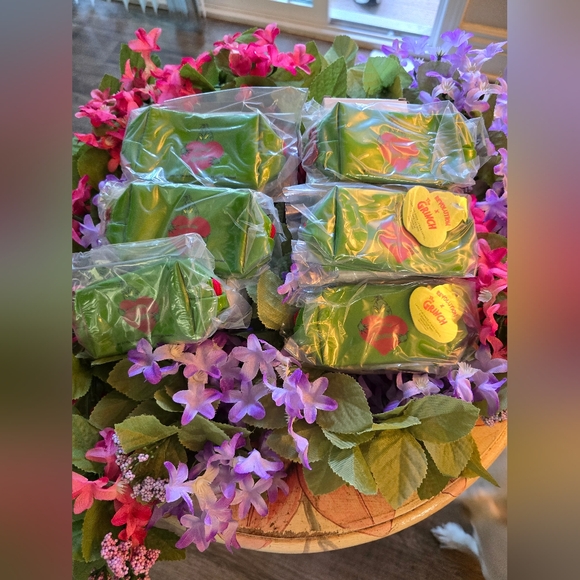 💕NWT💕 📢BUNDLE ALERT🚨Mini Cosmetic Bags-BUNDLE-(6)The Grinch, - Picture 2 of 2